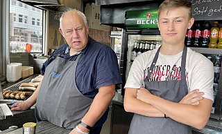 Christian Damisch und Aushilfe Felix Figge. - Stefan Becker Christian Damisch und Aushilfe Felix Figge. - Stefan Becker