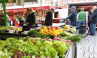 Frisches Obst und Gemüse: Der Paderborner Wochenmarkt lockt mit regionalen Produkten - zu Libori in diesem Jahr aber nicht. - Lena Henning (Archivbild) Frisches Obst und Gemüse: Der Paderborner Wochenmarkt lockt mit regionalen Produkten - zu Libori in diesem Jahr aber nicht. - Lena Henning (Archivbild)