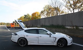 Der Fahrer verletzte bei dem Unfall drei Mitfahrer schwer. - Polizei Herford Der Fahrer verletzte bei dem Unfall drei Mitfahrer schwer. - Polizei Herford