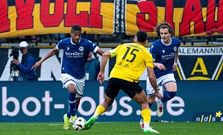 Während Isaiah Young (l.) am Aachener Tivoli ein schwaches Spiel ablieferte, zählte Mael Corboz (r.) zu den Besseren im DSC-Team. - IMAGO/Eibner Während Isaiah Young (l.) am Aachener Tivoli ein schwaches Spiel ablieferte, zählte Mael Corboz (r.) zu den Besseren im DSC-Team. - IMAGO/Eibner