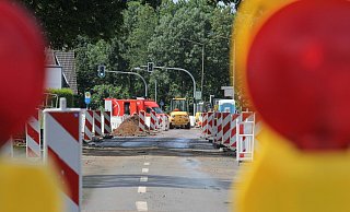 Die Kanalarbeiten an der Werster Straße sind seit einer Woche beendet. Ein Unternehmen überprüft derzeit, ob die Rohre auch richtig verlegt sind. - Ulf Hanke Die Kanalarbeiten an der Werster Straße sind seit einer Woche beendet. Ein Unternehmen überprüft derzeit, ob die Rohre auch richtig verlegt sind. - Ulf Hanke