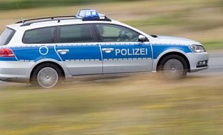 Die Polizei in Minden musste einen Volvo-Fahrer verfolgen. - Friso Gentsch/picture alliance/dpa (Symbolbild) Die Polizei in Minden musste einen Volvo-Fahrer verfolgen. - Friso Gentsch/picture alliance/dpa (Symbolbild)