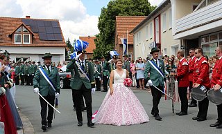Nadja Unger und Dominik Hengst überstrahlen das Schützenfest in Bühne. - Katharina Hengst Nadja Unger und Dominik Hengst überstrahlen das Schützenfest in Bühne. - Katharina Hengst