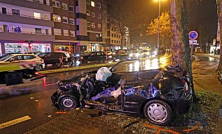 In diesem Auto saß der 32-Jährige, der an der Kreuzung Mindener Straße/Berliner Straße/Lübberstraße verunglückte. - Frank-Michael Kiel-Steinkamp In diesem Auto saß der 32-Jährige, der an der Kreuzung Mindener Straße/Berliner Straße/Lübberstraße verunglückte. - Frank-Michael Kiel-Steinkamp
