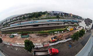 Die Ladenzeile am Hauptbahnhof ist komplett abgerissen. Jetzt wird das Grundstück entwidmet, ehe 2022 der Hotelbau beginnen kann. - Wolfgang Rudolf Die Ladenzeile am Hauptbahnhof ist komplett abgerissen. Jetzt wird das Grundstück entwidmet, ehe 2022 der Hotelbau beginnen kann. - Wolfgang Rudolf