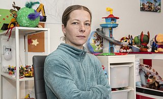 Dass sie seit mehr als einem Jahr keinen Arzttermin für ihren Sohn bekommt, findet Samanta Kieffer unglaublich. Sie will, dass sich etwas verändert. - Dieckmann-Fotodesign l Bielefeld Dass sie seit mehr als einem Jahr keinen Arzttermin für ihren Sohn bekommt, findet Samanta Kieffer unglaublich. Sie will, dass sich etwas verändert. - Dieckmann-Fotodesign l Bielefeld