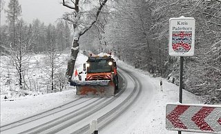 Der Winter kann kommen. Das Team des Kreisbauhofs ist gut auf Eis, Schnee und Glätte vorbereitet. - Kreis Paderborn Der Winter kann kommen. Das Team des Kreisbauhofs ist gut auf Eis, Schnee und Glätte vorbereitet. - Kreis Paderborn