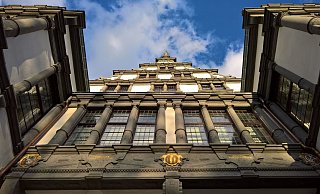 Hinter der Fassade des Historischen Rathauses trifft sich der Rat der Stadt Paderborn, doch coronabedingt finden die Sitzungen momentan im Schützenhof statt. - Hans-Hermann Igges Hinter der Fassade des Historischen Rathauses trifft sich der Rat der Stadt Paderborn, doch coronabedingt finden die Sitzungen momentan im Schützenhof statt. - Hans-Hermann Igges