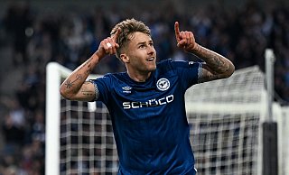 Arminias Jonny Grodowski feiert seinen insgesamt vierten Zweitligatreffer (drei davon für Arminia) mit seiner bekannten Stier-Pose. - Teresa Kroeger Arminias Jonny Grodowski feiert seinen insgesamt vierten Zweitligatreffer (drei davon für Arminia) mit seiner bekannten Stier-Pose. - Teresa Kroeger