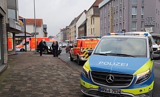 Frontalzusammenstoß auf der Jöllenbecker Straße. - Charlotte Mahncke Frontalzusammenstoß auf der Jöllenbecker Straße. - Charlotte Mahncke