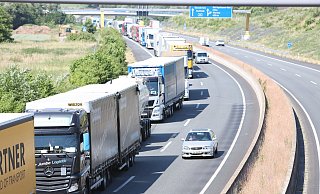 Steh'n, steh'n, steh'n auf der Autobahn - in den letzten Tagen ging nichts mehr auf A2 und hier auf der A30. Das hatte auch massive Auswirkungen auf das gesamte nördliche Stadtgebiet. - Nicole Sielermann Steh'n, steh'n, steh'n auf der Autobahn - in den letzten Tagen ging nichts mehr auf A2 und hier auf der A30. Das hatte auch massive Auswirkungen auf das gesamte nördliche Stadtgebiet. - Nicole Sielermann