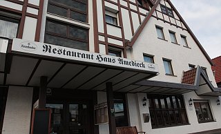 Das Hotel Amedieck in Nordborchen wurde nun von der Gemeinde erworben und soll künftig als Unterkunft für Geflüchtete aus der Ukraine dienen. - Uwe Müller Das Hotel Amedieck in Nordborchen wurde nun von der Gemeinde erworben und soll künftig als Unterkunft für Geflüchtete aus der Ukraine dienen. - Uwe Müller