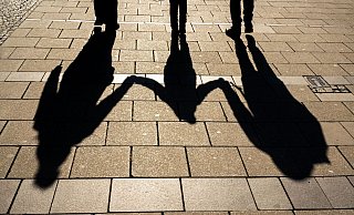 Der Gesetzgeber hat seit 2008 schon zweimal versucht, den Scheinvaterschaften einen Riegel vorzuschieben (Symbolbild). - Peter Kneffel/dpa Der Gesetzgeber hat seit 2008 schon zweimal versucht, den Scheinvaterschaften einen Riegel vorzuschieben (Symbolbild). - Peter Kneffel/dpa