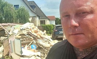 Maik Menke aus Paderborn hilft den Menschen in den Flut-Gebieten. - NW Maik Menke aus Paderborn hilft den Menschen in den Flut-Gebieten. - NW