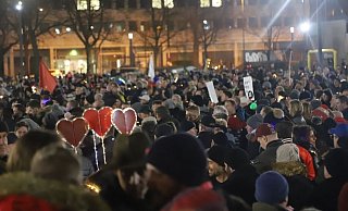 3.000 Corona-Demonstranten waren am 17. Dezember auf Bielefelds Straßen unterwegs. Jetzt kommt die Gegendemonstration. - Charlotte Mahncke 3.000 Corona-Demonstranten waren am 17. Dezember auf Bielefelds Straßen unterwegs. Jetzt kommt die Gegendemonstration. - Charlotte Mahncke
