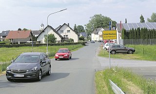 Der Quinhagen zwischen Schloß Neuhaus und Stadion wird für den Durchgangsverkehr nicht gesperrt. - Hans-Hermann Igges Der Quinhagen zwischen Schloß Neuhaus und Stadion wird für den Durchgangsverkehr nicht gesperrt. - Hans-Hermann Igges