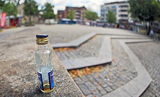 Eines von vielen Problemen: Die Brackweder wünschen sich nach wie vor ein Alkoholverbot für den Treppenplatz. - Sarah Jonek Eines von vielen Problemen: Die Brackweder wünschen sich nach wie vor ein Alkoholverbot für den Treppenplatz. - Sarah Jonek