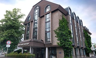 1985 eröffnet: Das „Hotel Stadt Gütersloh" an der Kökerstraße zählt vergleichsweise zu den Traditionsbetrieben in der heimischen Hotellerie. - Andreas Frücht 1985 eröffnet: Das „Hotel Stadt Gütersloh" an der Kökerstraße zählt vergleichsweise zu den Traditionsbetrieben in der heimischen Hotellerie. - Andreas Frücht