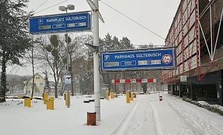 Einsame Spuren im Schnee: Die Einfahrt zum Parkhaus am Sültebusch in Bad Oeynhausen. - Ulf Hanke Einsame Spuren im Schnee: Die Einfahrt zum Parkhaus am Sültebusch in Bad Oeynhausen. - Ulf Hanke