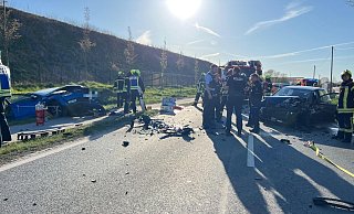 Durch die Wucht der Kollision entstand an beiden Fahrzeugen jeweils ein Totalschaden. - Thorsten Heß Durch die Wucht der Kollision entstand an beiden Fahrzeugen jeweils ein Totalschaden. - Thorsten Heß