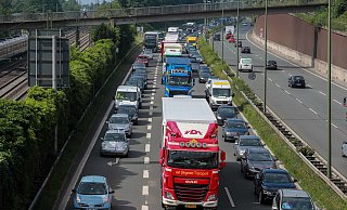 Stau auf dem OWD - Alltag in Bielefeld. Was Bielefelds neue Verkehrsplaner jetzt vorhaben. - Andreas Zobe Stau auf dem OWD - Alltag in Bielefeld. Was Bielefelds neue Verkehrsplaner jetzt vorhaben. - Andreas Zobe