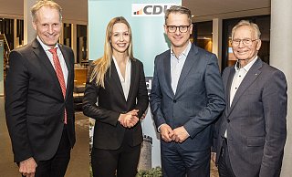 CDU-Generalsekretär Carsten Linnemann (2.v.r.) mit Jörg-Uwe Goldbeck, Katharina Kotulla (CDU) und Ortwin Goldbeck (v.l.). - Jörg Dieckmann CDU-Generalsekretär Carsten Linnemann (2.v.r.) mit Jörg-Uwe Goldbeck, Katharina Kotulla (CDU) und Ortwin Goldbeck (v.l.). - Jörg Dieckmann