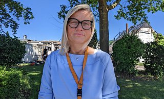 Marion Pahmeyer, Betreiberin der Kartoffelmanufaktur gibt nach dem Brand auf dem Gelände offen Auskunft: Am schlimmsten war, dass wir daneben stehen und zusehen mussten, wie die Halle abbrennt." - Anja Hanneforth Marion Pahmeyer, Betreiberin der Kartoffelmanufaktur gibt nach dem Brand auf dem Gelände offen Auskunft: Am schlimmsten war, dass wir daneben stehen und zusehen mussten, wie die Halle abbrennt." - Anja Hanneforth