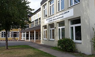 Das Lehrerzimmer der Realschule ist schon seit 2012 in acht Containern untergebracht. - Michaela Bast Das Lehrerzimmer der Realschule ist schon seit 2012 in acht Containern untergebracht. - Michaela Bast