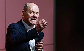 Die Ausgangslage ist schwierig, Kanzler Scholz setzt sich trotzdem zum Ziel, die SPD bei der Neuwahl des Bundestags wieder zur stärksten Kraft zu machen. - Hannes P. Albert/dpa Die Ausgangslage ist schwierig, Kanzler Scholz setzt sich trotzdem zum Ziel, die SPD bei der Neuwahl des Bundestags wieder zur stärksten Kraft zu machen. - Hannes P. Albert/dpa