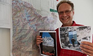 Wanderte inzwischen mehr als 400 Kilometer durch Nepal: Jörg Lange umrundete 2016 die Annapurna. Jetzt ging es auf den Manaslu. Hier zeigt er den Blick aus seinem Zelt
(linkes Foto) und einen Einheimischen, der vier Matratzen in ein Dorf auf der anderen Seite des Berges trug. - Jemima Wittig Wanderte inzwischen mehr als 400 Kilometer durch Nepal: Jörg Lange umrundete 2016 die Annapurna. Jetzt ging es auf den Manaslu. Hier zeigt er den Blick aus seinem Zelt
(linkes Foto) und einen Einheimischen, der vier Matratzen in ein Dorf auf der anderen Seite des Berges trug. - Jemima Wittig