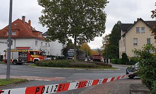 Nach dem tragischem Unglück musste der Kreisverkehr für vier Stunden gesperrt werden. - Elena Ahler Nach dem tragischem Unglück musste der Kreisverkehr für vier Stunden gesperrt werden. - Elena Ahler
