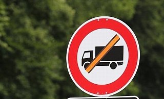 Ab heute aber gilt das Lkw-Verbot. - FOTO: REIMAR OTT Ab heute aber gilt das Lkw-Verbot. - FOTO: REIMAR OTT