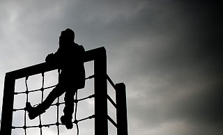 Was sind Gründe für Kinderarmut? Kinder und Jugendliche wählten am häufigsten die Antwort «weil viele Eltern zu wenig Geld verdienen». - Julian Stratenschulte/dpa Was sind Gründe für Kinderarmut? Kinder und Jugendliche wählten am häufigsten die Antwort «weil viele Eltern zu wenig Geld verdienen». - Julian Stratenschulte/dpa
