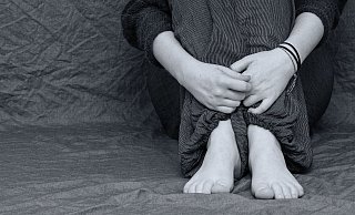 Zwei Männer müssen sich wegen des Vorwurfs der Vergewaltigung eines erst 13-jährigen Mädchens verantworten. - Symbolfoto Zwei Männer müssen sich wegen des Vorwurfs der Vergewaltigung eines erst 13-jährigen Mädchens verantworten. - Symbolfoto