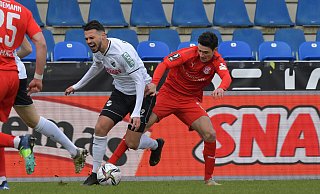 Kasim Rabihic und der SC Verl empfingen den Halleschen FC zum direkten Kellerduell. - Jens Dünhölter Kasim Rabihic und der SC Verl empfingen den Halleschen FC zum direkten Kellerduell. - Jens Dünhölter
