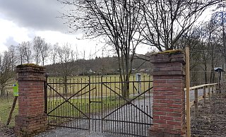 Kein Durchkommen mehr am Tierpark. Das Eingangsportal ist dicht. Das bedeutet lange Umwege. - Moritz Trinsch Kein Durchkommen mehr am Tierpark. Das Eingangsportal ist dicht. Das bedeutet lange Umwege. - Moritz Trinsch