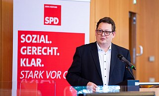 Bei der SPD-Bundestagswahlkreiskonferenz sprach Stefan Schwartze vor 40 anwesenden Personen im Kreishaus, rund 135 schalteten sich digital zu. - Noah Wedel/SPD Bei der SPD-Bundestagswahlkreiskonferenz sprach Stefan Schwartze vor 40 anwesenden Personen im Kreishaus, rund 135 schalteten sich digital zu. - Noah Wedel/SPD