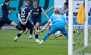 Tolle Szene: Aleksandar Kandic (r.) bereitet auf der linken Angriffsseite mustergültig die Gütersloher Führung zum 1:0 vor. - Kamil Wilkowski Tolle Szene: Aleksandar Kandic (r.) bereitet auf der linken Angriffsseite mustergültig die Gütersloher Führung zum 1:0 vor. - Kamil Wilkowski