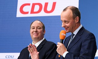 Der Bundestagsabgeordnete Friedrich Merz (r.) wird der nächste Vorsitzende der CDU. - REUTERS Der Bundestagsabgeordnete Friedrich Merz (r.) wird der nächste Vorsitzende der CDU. - REUTERS