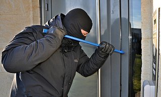 Die Täter verschafften sich Zugang über eine Hintertür. - Pixabay Die Täter verschafften sich Zugang über eine Hintertür. - Pixabay