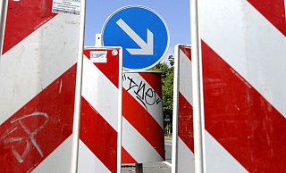 Die Sperrung kam für die Autofahrer überraschend. - Symbolbild: picture alliance Die Sperrung kam für die Autofahrer überraschend. - Symbolbild: picture alliance