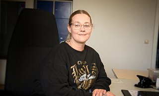 Die alleinerziehende Mutter Sabrina Dingeldein hat den Einstieg in ein normales Erwerbsleben mit Hilfe der Jugendwerkstatt Bielefeld e. V. erfolgreich geschafft. - Michaela Heinze Die alleinerziehende Mutter Sabrina Dingeldein hat den Einstieg in ein normales Erwerbsleben mit Hilfe der Jugendwerkstatt Bielefeld e. V. erfolgreich geschafft. - Michaela Heinze