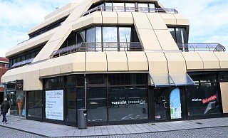 Für das lange leer stehende Gebäude am Königsplatz ist ein Nachmieter gefunden: Es wird ein Café. - Holger Kosbab Für das lange leer stehende Gebäude am Königsplatz ist ein Nachmieter gefunden: Es wird ein Café. - Holger Kosbab