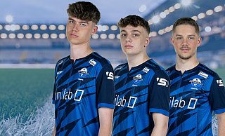 Das E-Sport-Team des SC Paderborn um (v. l.) Jonas „Jonny" Wirth, Jamie „Chaser" Bartel und Daniel „coach_pommes" Elit darf vom deutschen Meistertitel träumen. - SC Paderborn 07 Das E-Sport-Team des SC Paderborn um (v. l.) Jonas „Jonny" Wirth, Jamie „Chaser" Bartel und Daniel „coach_pommes" Elit darf vom deutschen Meistertitel träumen. - SC Paderborn 07