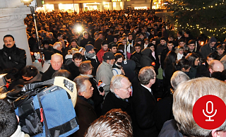 Rund 7.000 Menschen nehmen im Januar 2009 am Trauerzug für Kardelen durch die Innenstadt von Paderborn teil. - Reinhard Rohlf Rund 7.000 Menschen nehmen im Januar 2009 am Trauerzug für Kardelen durch die Innenstadt von Paderborn teil. - Reinhard Rohlf