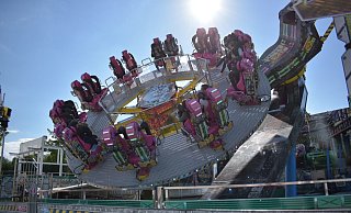 Momentan ist das "Tivoli Wunderland" bis zum Ende der Sommerferien geplant. Eine Verlängerung ist theoretisch möglich. Seitens der Stadt ist der temporärer Freizeitpark bis zum 1. September genehmigt. - Julia Stratmann Momentan ist das "Tivoli Wunderland" bis zum Ende der Sommerferien geplant. Eine Verlängerung ist theoretisch möglich. Seitens der Stadt ist der temporärer Freizeitpark bis zum 1. September genehmigt. - Julia Stratmann