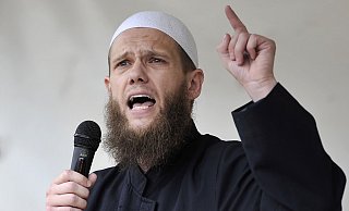 Sven Lau hat an einem Aussteigerprogramm teilgenommen, ist mittlerweile aber wohl wieder Teil der Salafisten-Szene. - dpa Sven Lau hat an einem Aussteigerprogramm teilgenommen, ist mittlerweile aber wohl wieder Teil der Salafisten-Szene. - dpa