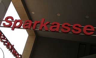 Die Sparkasse Paderborn-Detmold schließt vorerst zahlreiche Filialen. - Themenbild: Jan-Henrik Gerdener Die Sparkasse Paderborn-Detmold schließt vorerst zahlreiche Filialen. - Themenbild: Jan-Henrik Gerdener