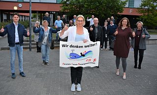 Britta Rusch (54) hat eine starke Mannschaft hinter sich versammelt. Alle wollen daran mitarbeiten, die absulute Mehrheit der CDU zu verhindern. - Karin Prignitz Britta Rusch (54) hat eine starke Mannschaft hinter sich versammelt. Alle wollen daran mitarbeiten, die absulute Mehrheit der CDU zu verhindern. - Karin Prignitz