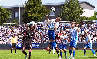 Jordan Torunarigha (li) und der HSV sehen ganz schlecht aus - Thomas Frey/dpa Jordan Torunarigha (li) und der HSV sehen ganz schlecht aus - Thomas Frey/dpa
